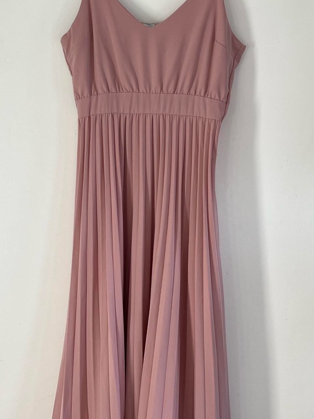 Pleated V-Neck Midi Dress Dusty Rose - Picture 2 of 8